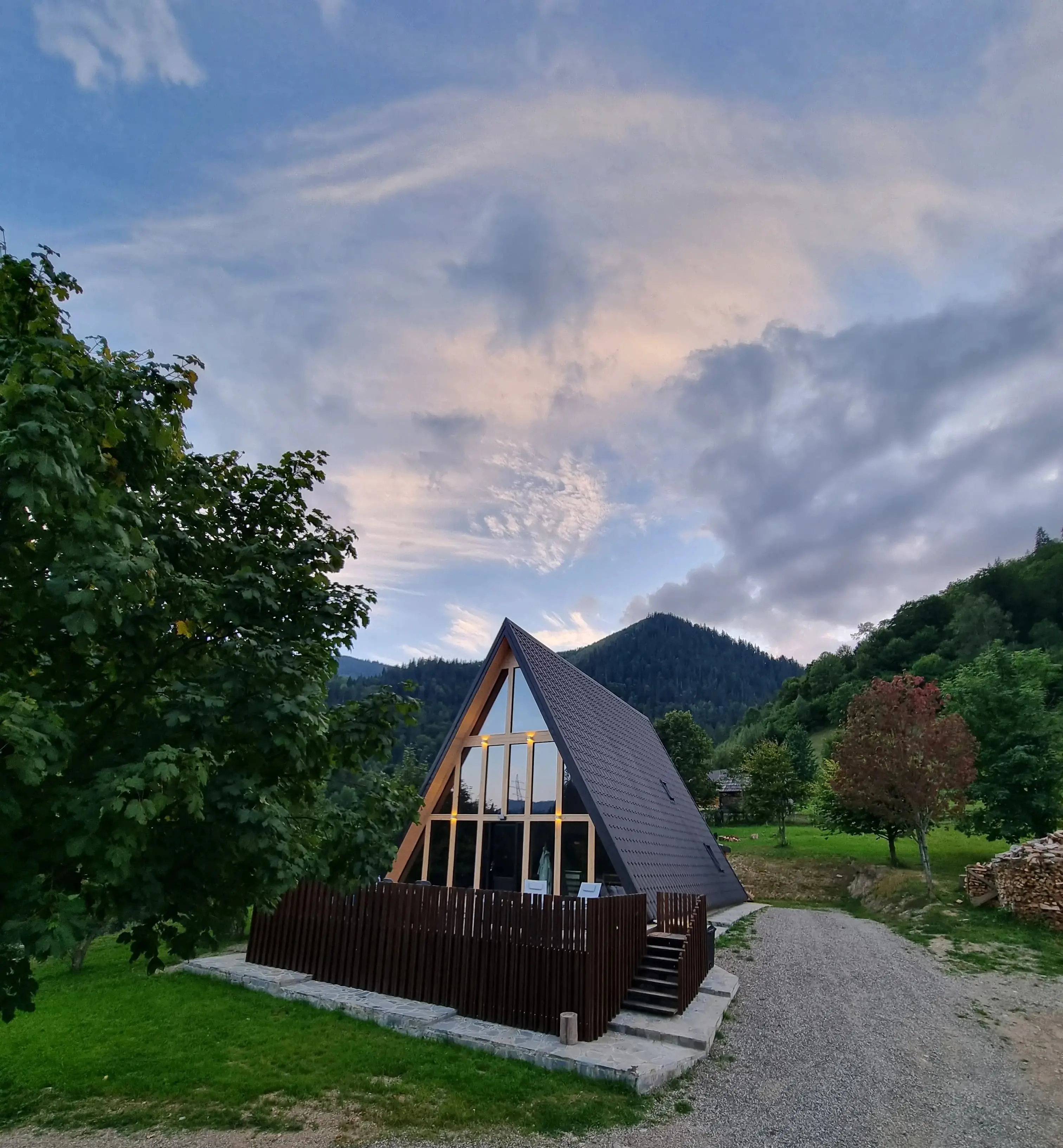 Vedere panoramică a cabanei